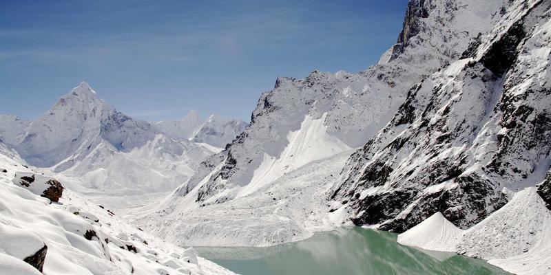 药品带量采购续约规则深度分析：价格、质量与供应稳定的新平衡