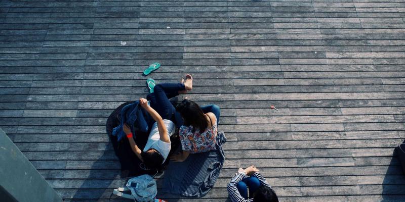 麻醉药品与精神药品：一把严格管制的‘双刃剑’，如何平衡临床治疗与滥用风险？